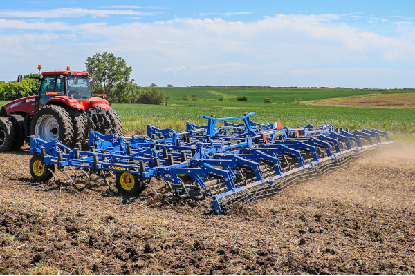 Landoll | Secondary Tillage & Seedbed Preparation | 9000 Series Field Cultivator