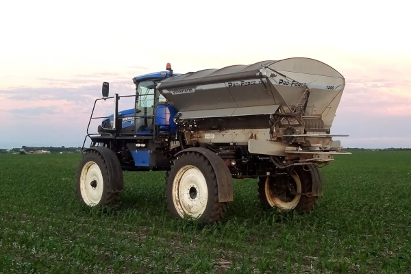 Unverferth | Pro-Force Dry Fertilizer Spreader | Model 1250