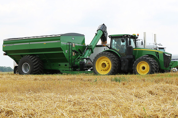 Unverferth | Grain Handling | 20 Series Dual-Auger Grain Carts