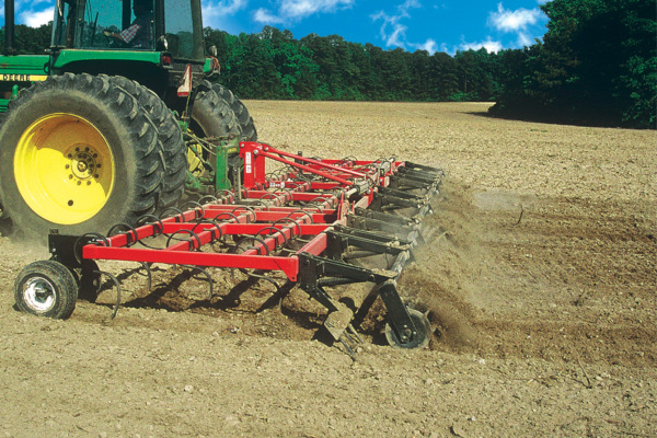Unverferth | Seedbed Tillage | Perfecta Field Cultivators