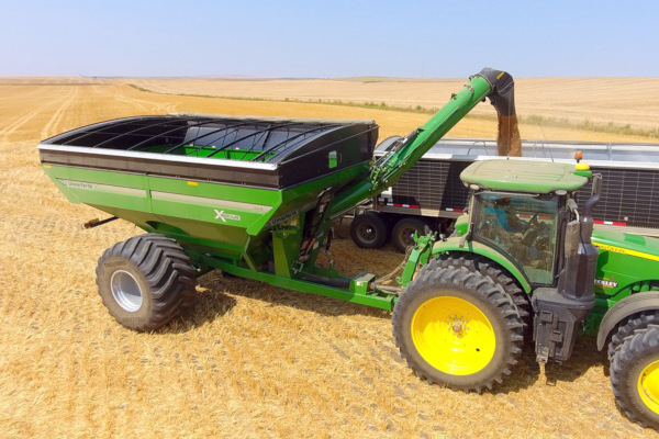 Unverferth | Grain Handling | X-TREME Front-Fold Auger Grain Carts